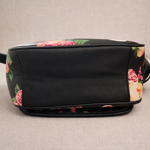 BETSEY JOHNSON novelty phone bag faux leather floral crossbody handbag - Picture 6 of 15